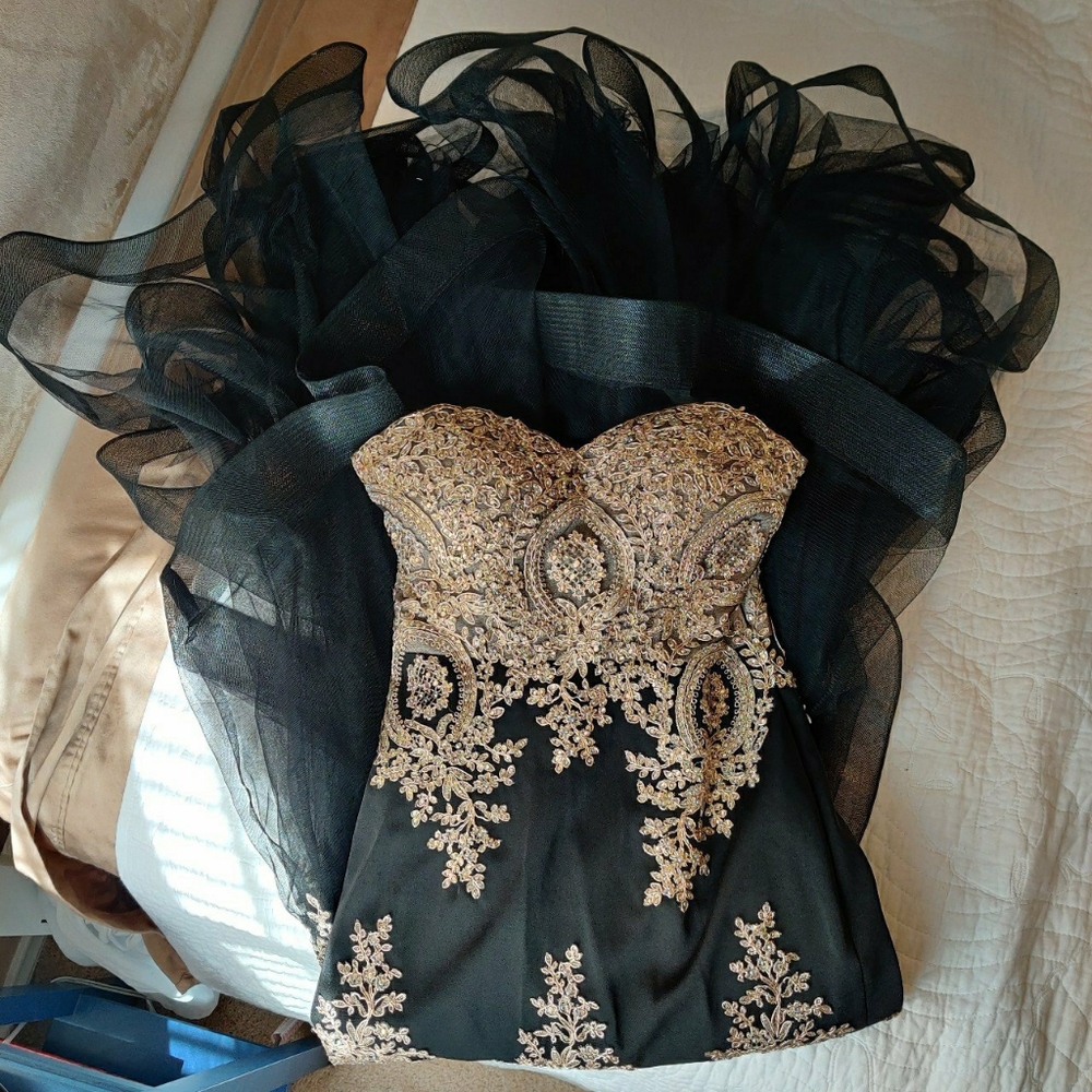 Night Studio Black and Gold Prom Dress Sz 2 - Picture 5 of 5